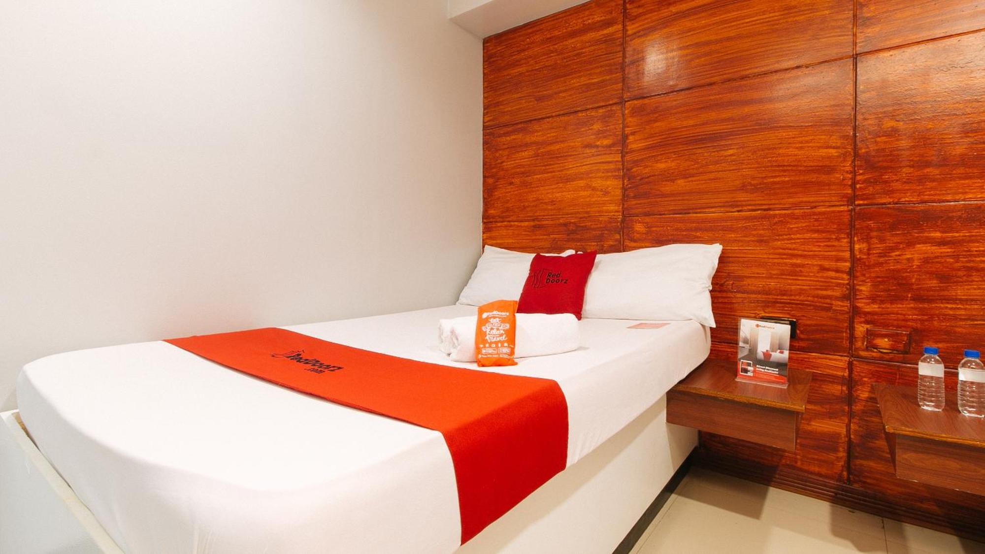 Reddoorz Near Bambang Station Otel Manila Dış mekan fotoğraf