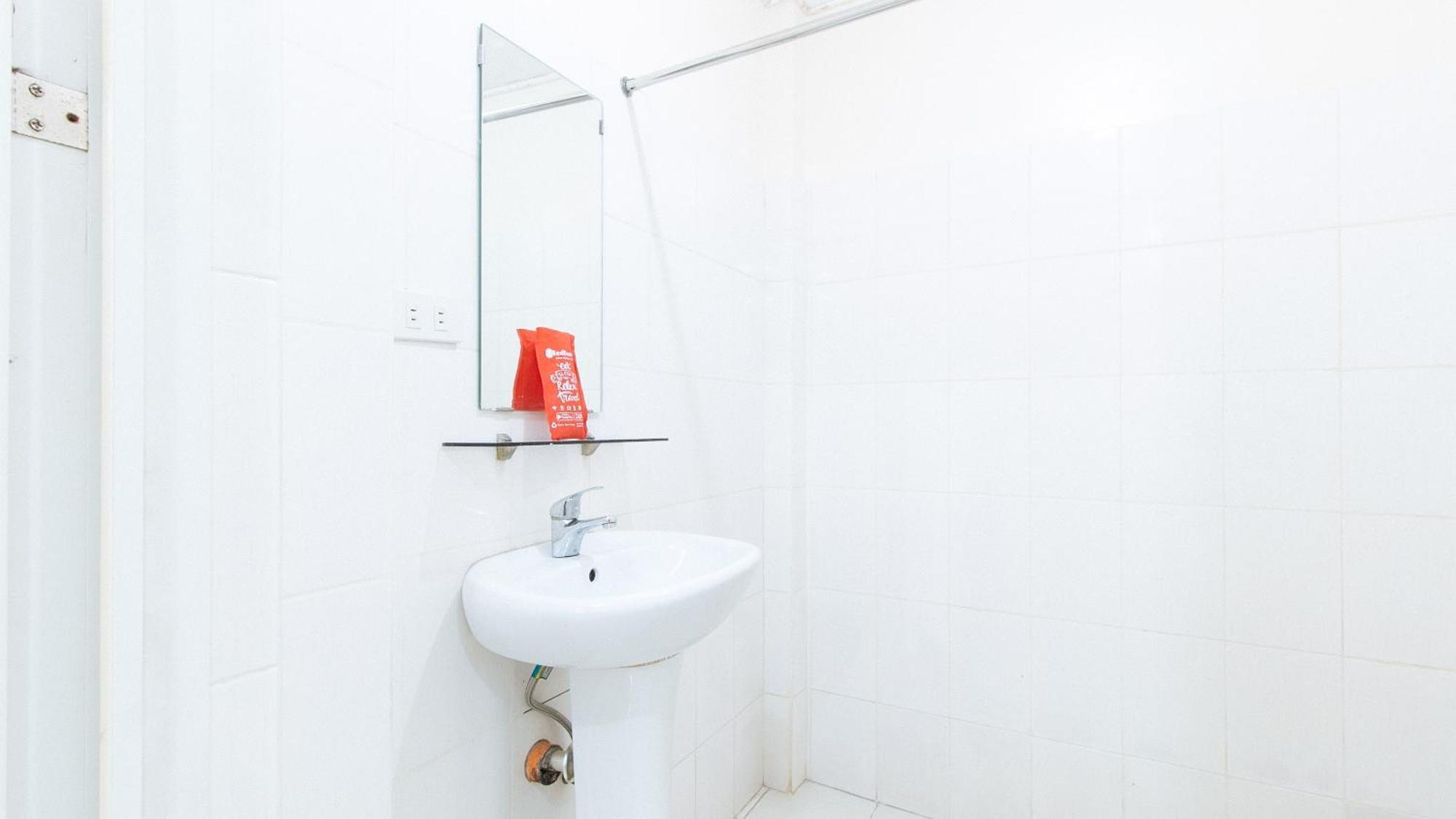 Reddoorz Near Bambang Station Otel Manila Dış mekan fotoğraf